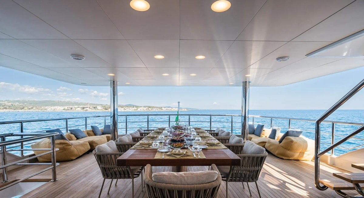 R23 yacht charter 4