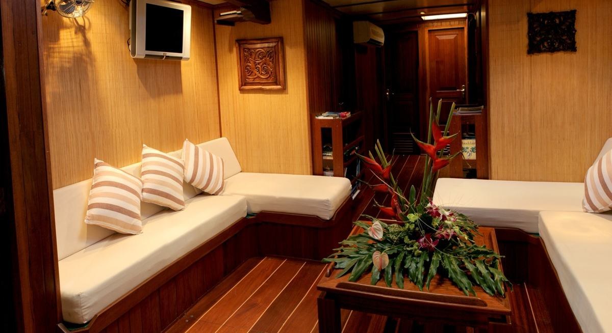 RAJA LAUT yacht charter 5