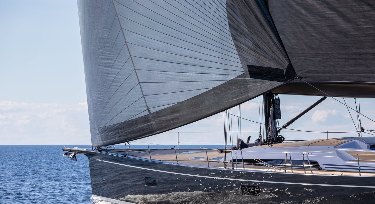 تأجير يخت RESILIENT 4 YACHT CHARTER