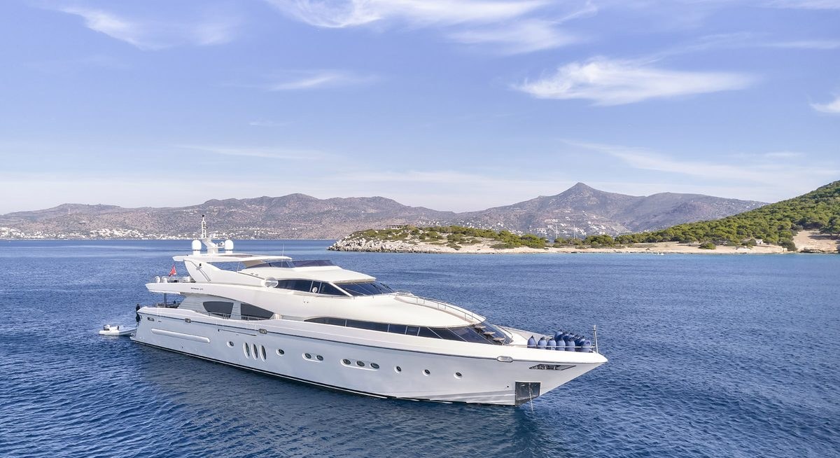 تأجير يخت RINI YACHT CHARTER