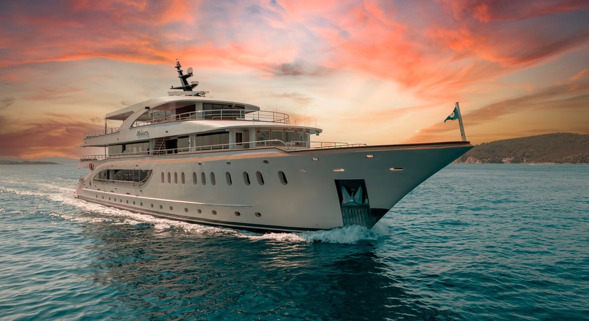 RIVA yacht charter 1