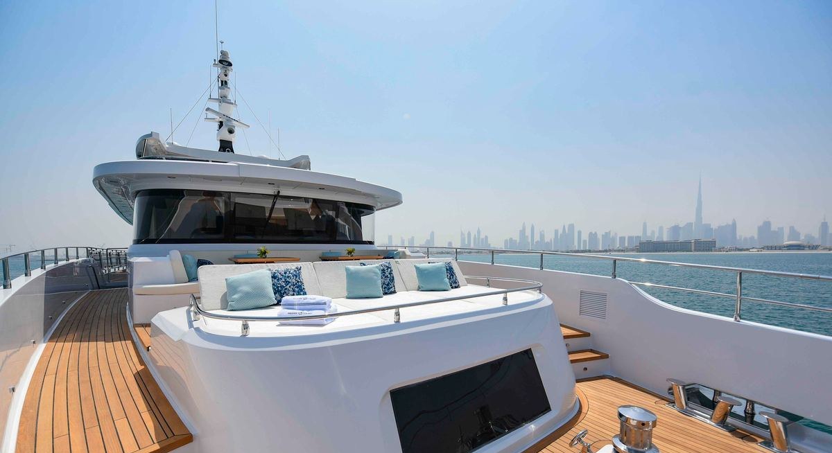 تأجير يخت ROCKET ONE YACHT CHARTER
