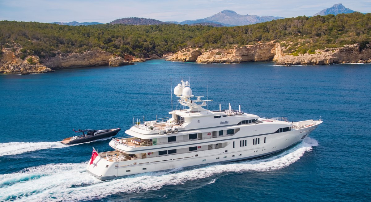 Yacht charter ROMA YACHT CHARTER