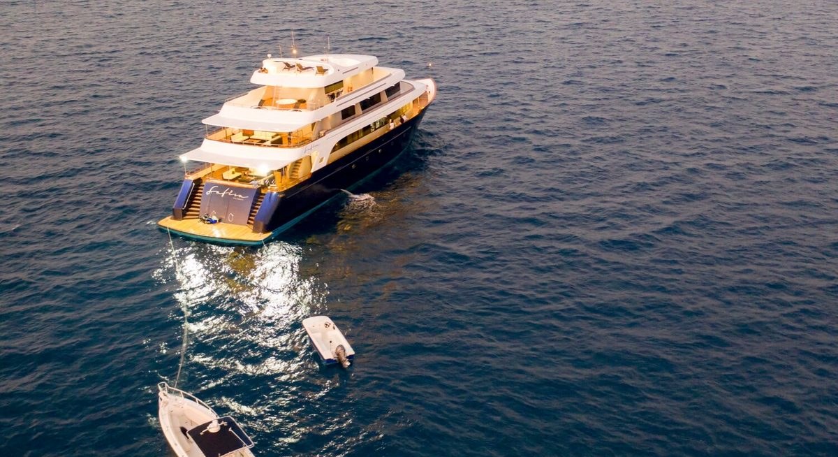 SAFIRA yacht charter 5