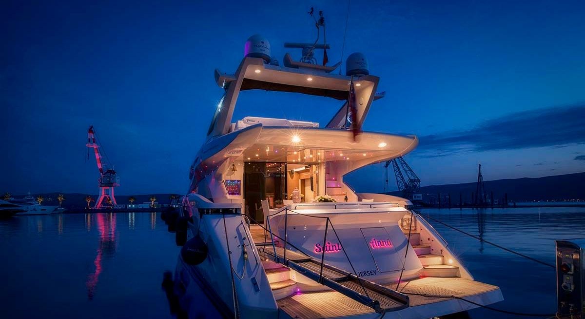 SAINT-ANNA yacht charter 3