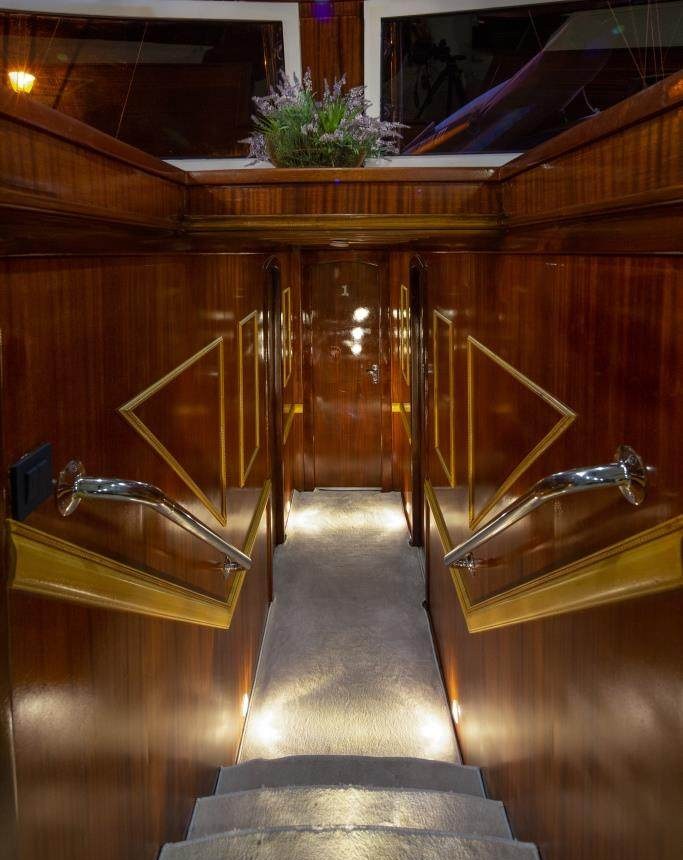Yacht charter SAINT LUCA YACHT CHARTER