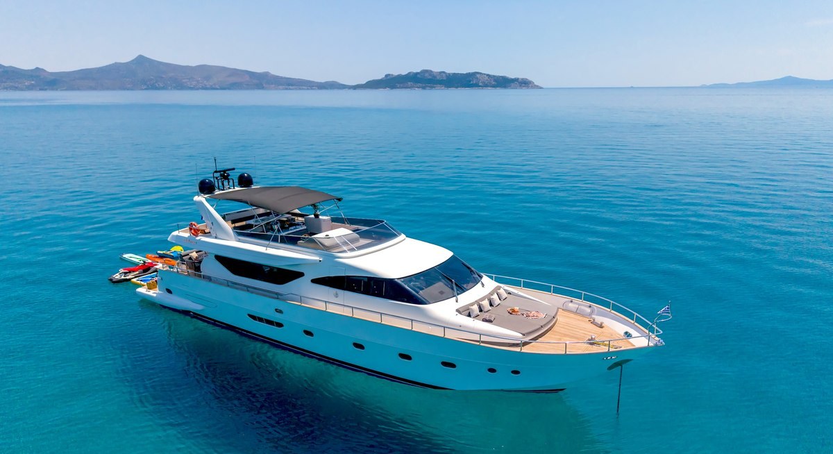 Yacht charter SALTY YACHT CHARTER