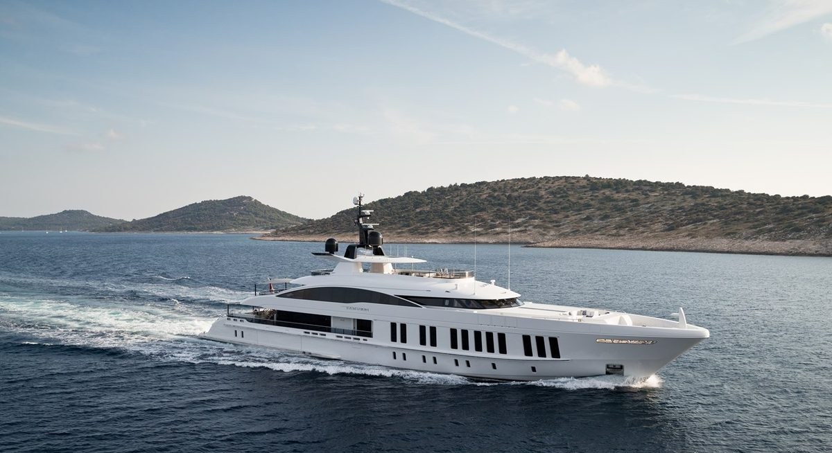 SAMURAI yacht charter 1