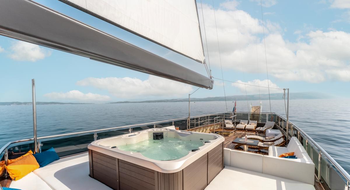 SANTA CLARA yacht charter 1