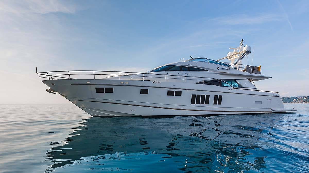 Yacht charter SCHATZI YACHT CHARTER
