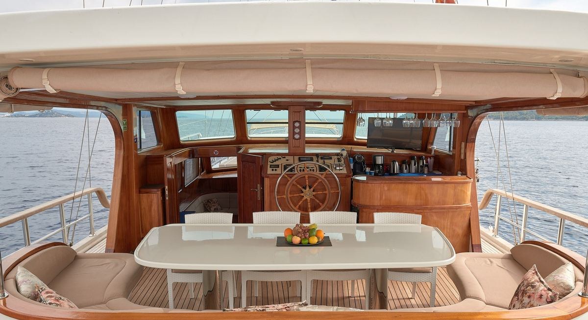 SEA BREEZE yacht charter 4