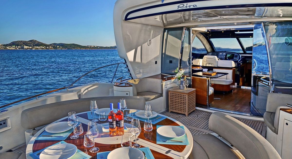 SEA U yacht charter 4