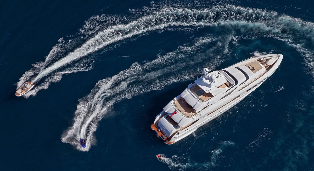 SEVEN S yacht charter 5