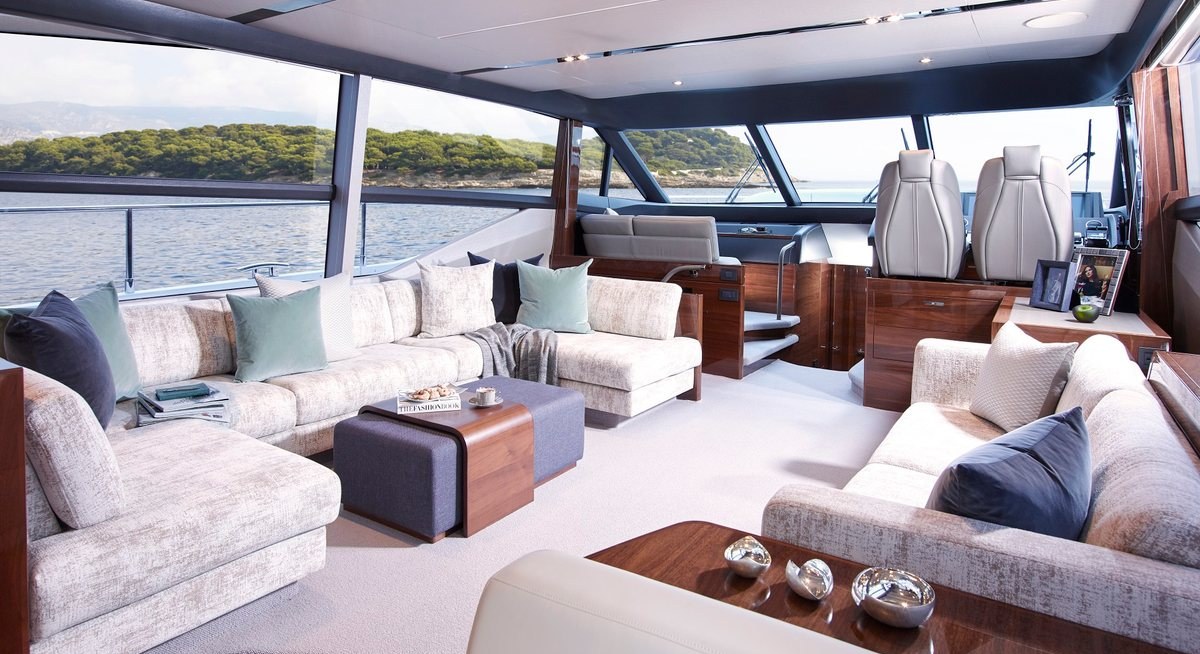 SHAWLIFE yacht charter 5