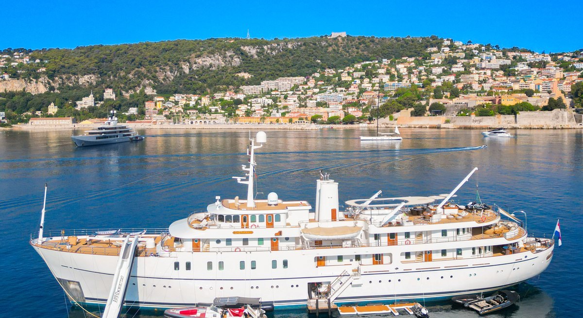SHERAKHAN yacht charter 1