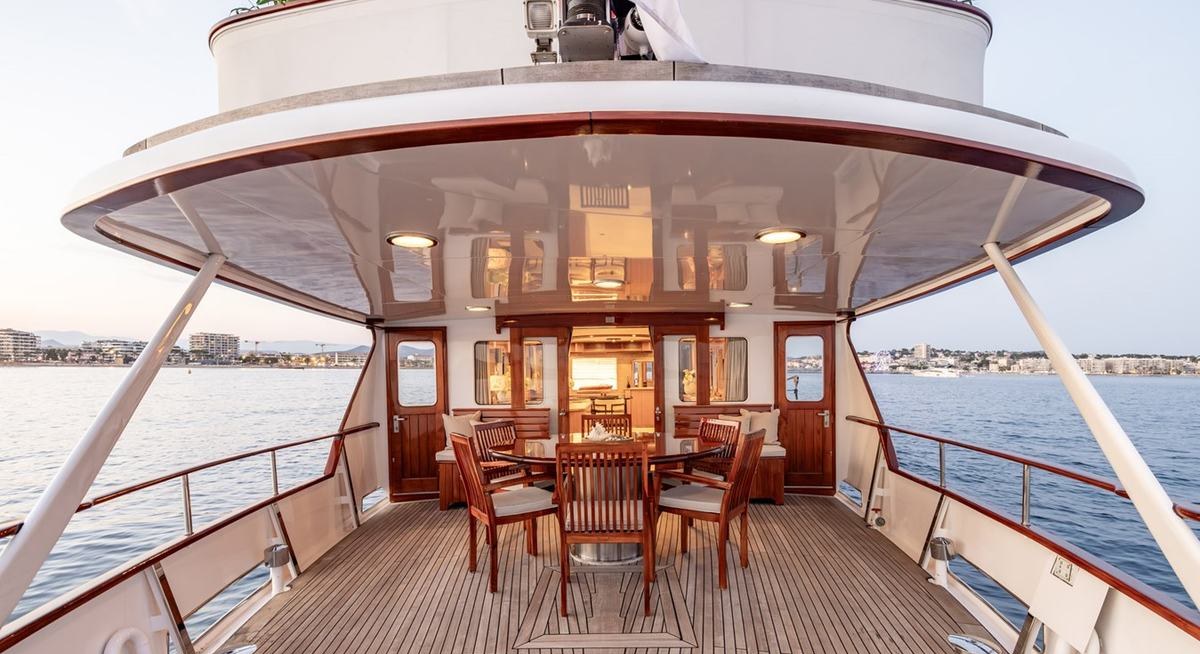 SISSI yacht charter 4
