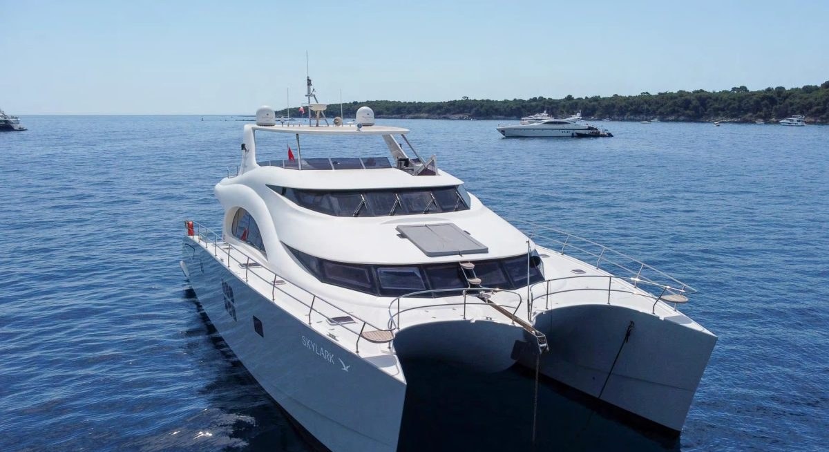 Yacht charter SKYLARK YACHT CHARTER