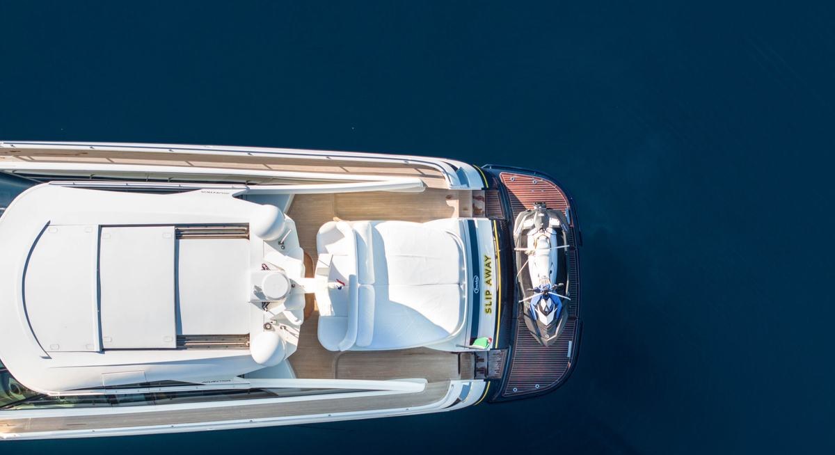 SLIP AWAY yacht charter 4
