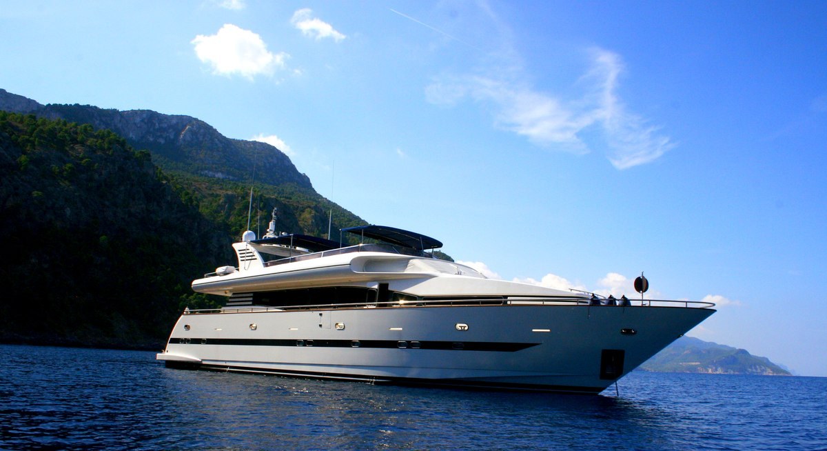 تأجير يخت SMILES OF MILES YACHT CHARTER