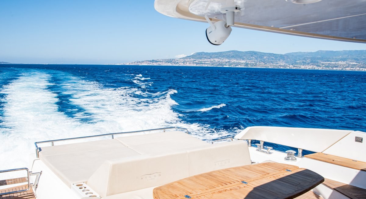 SOARIS yacht charter 4
