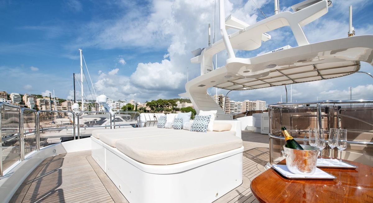 SOHO yacht charter 4