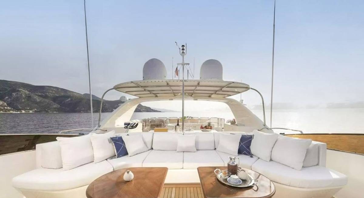 SOHO yacht charter 2