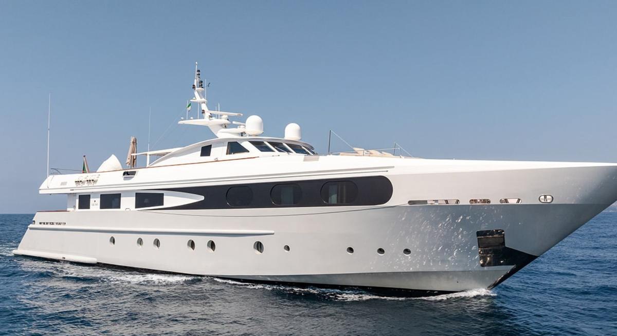 Yacht charter SOPHIE BLUE YACHT CHARTER
