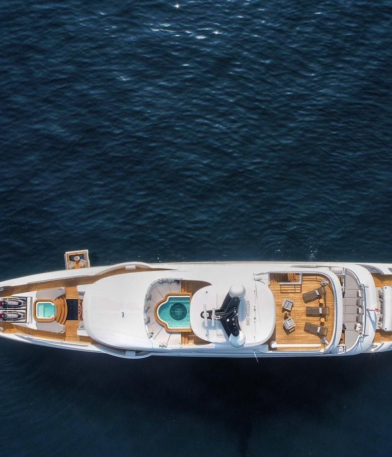 STARBURST III yacht charter 3