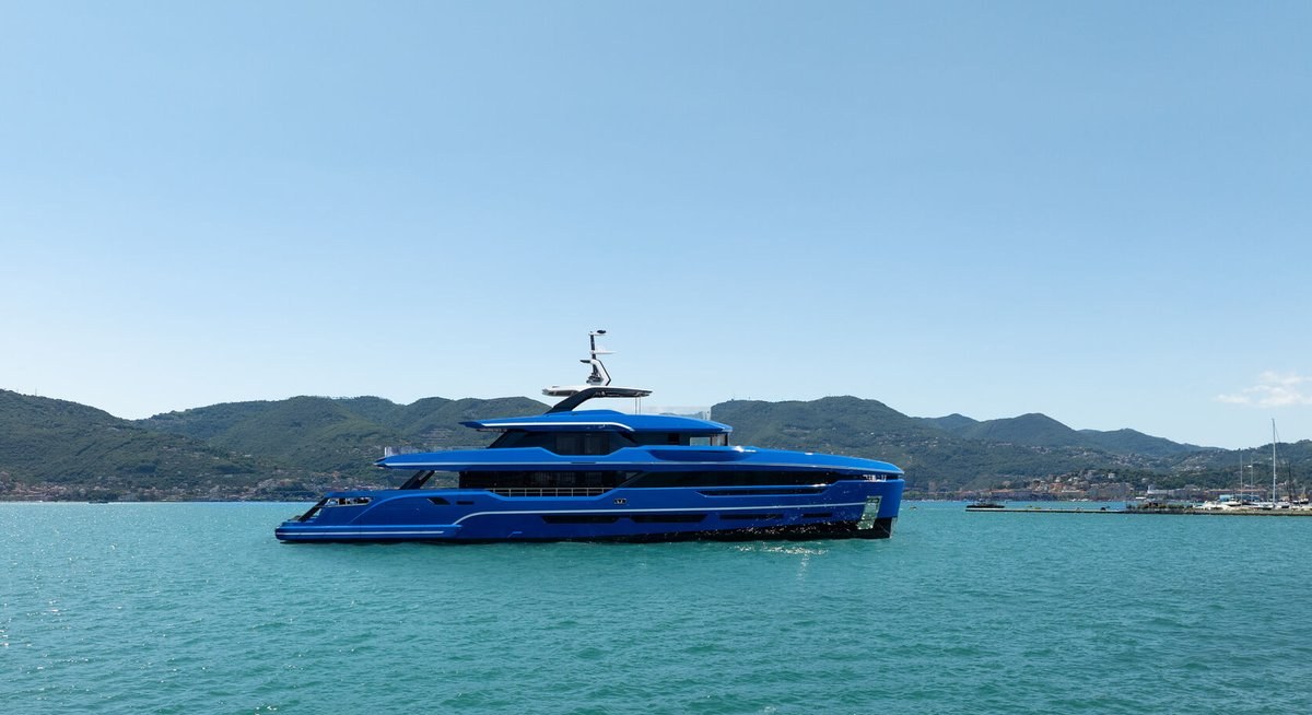 SUI GENERIS yacht charter 1