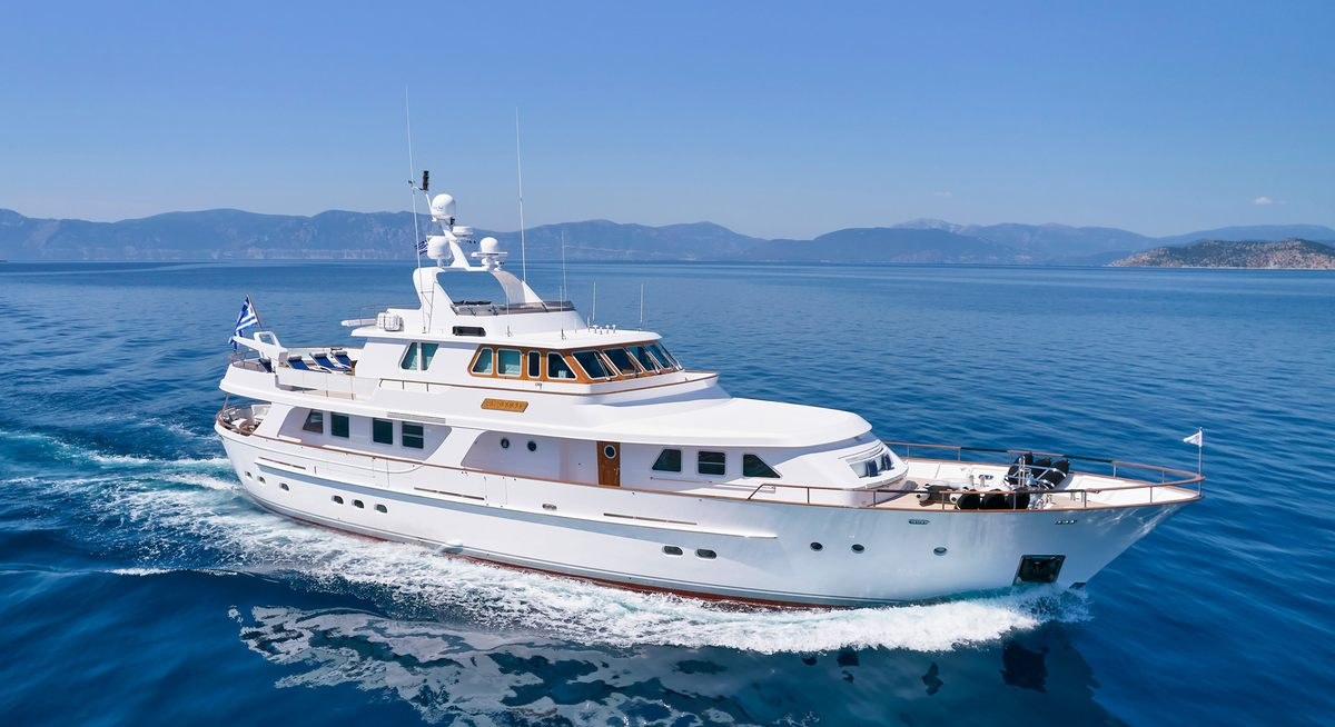 Yacht charter SUNCOCO YACHT CHARTER