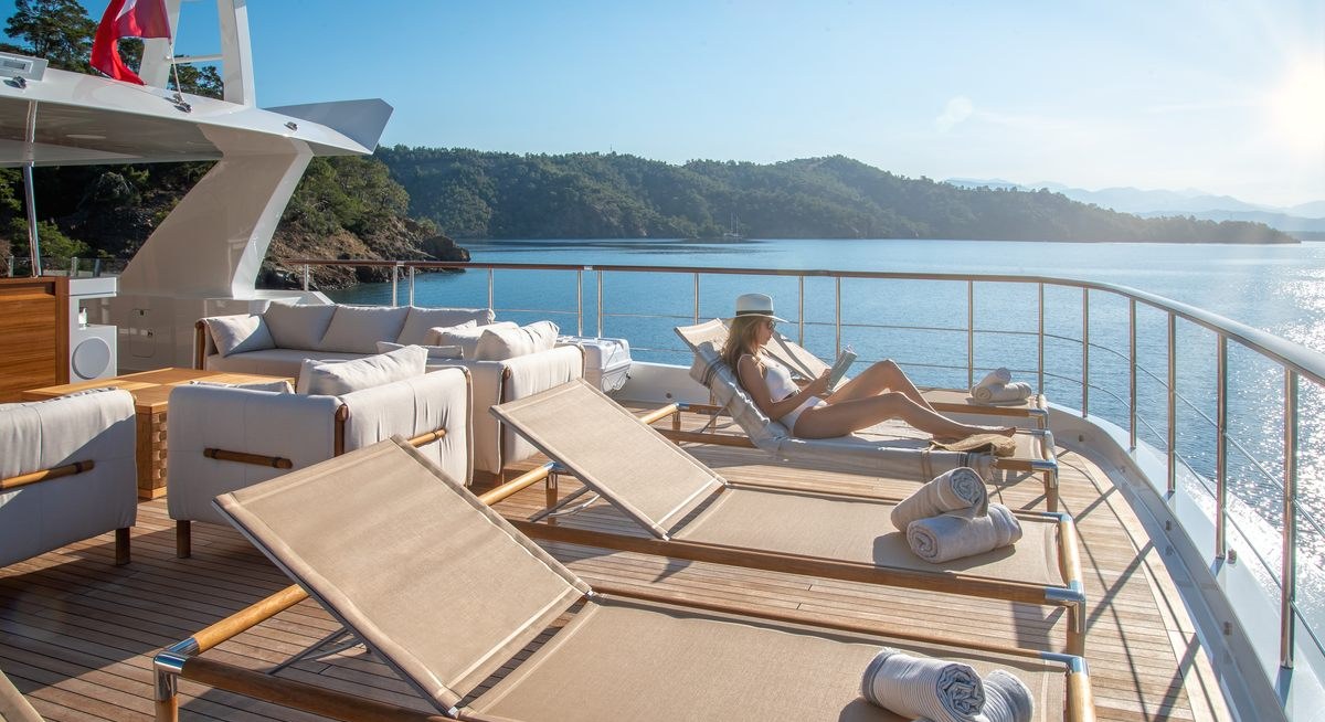 SUNRISE yacht charter 2