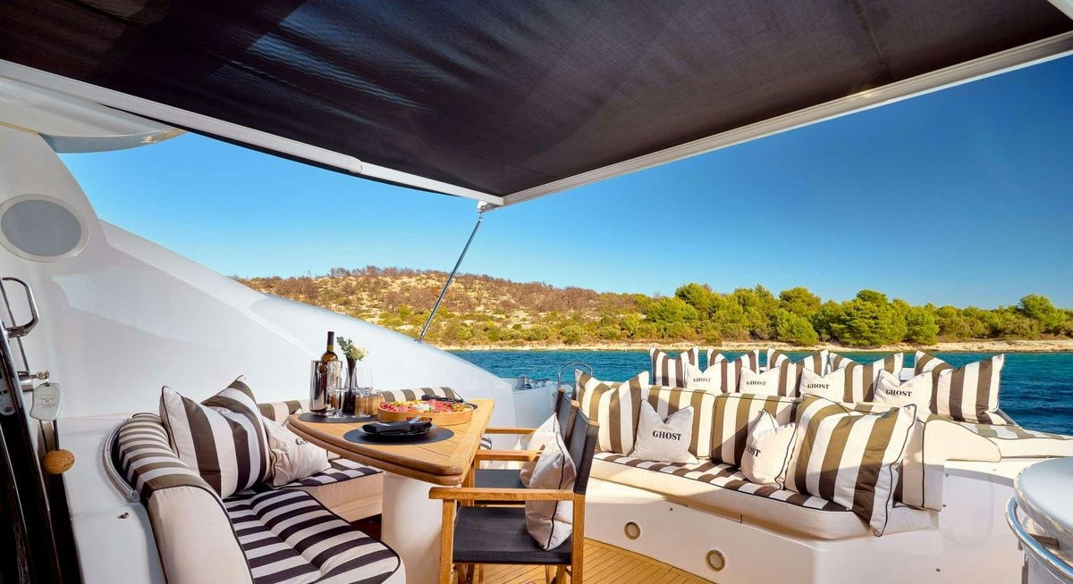 SUNSEEKER PREDATOR 72 GHOST yacht charter 3