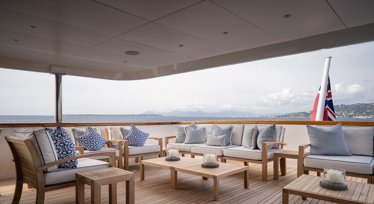TACANUYA yacht charter 3
