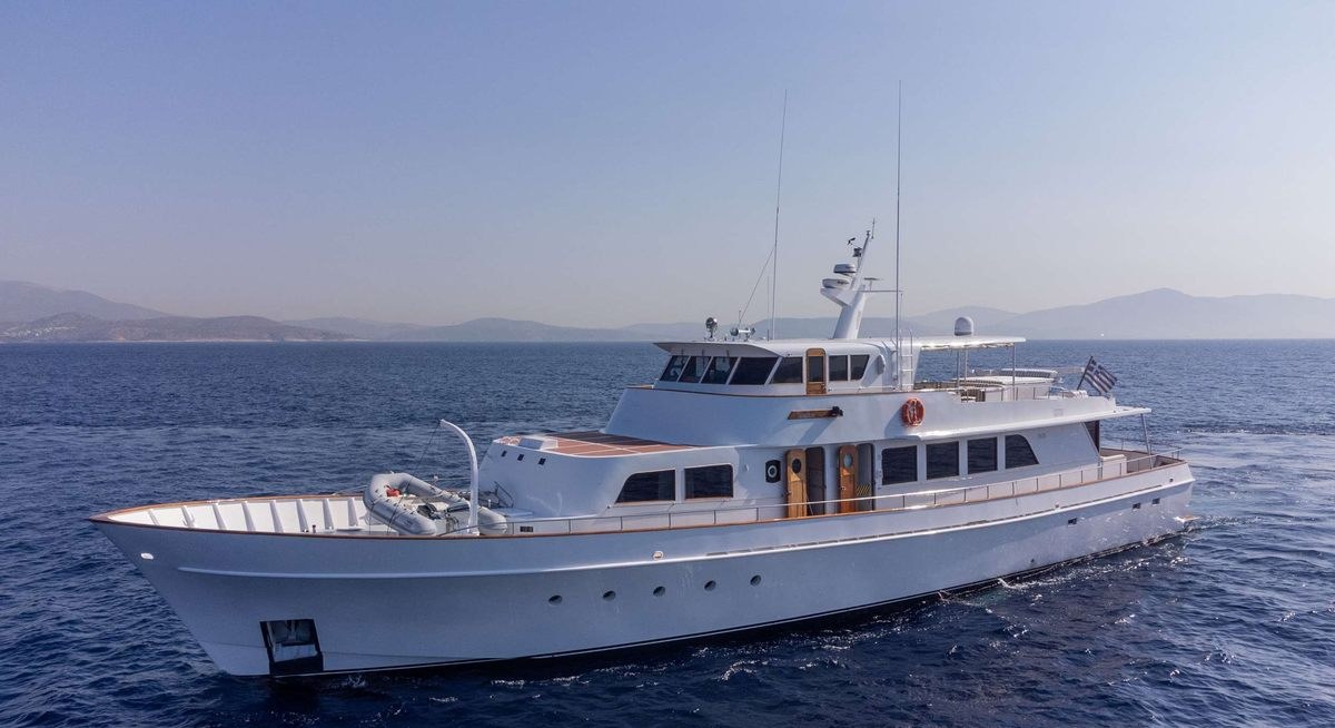 TAKA yacht charter 1