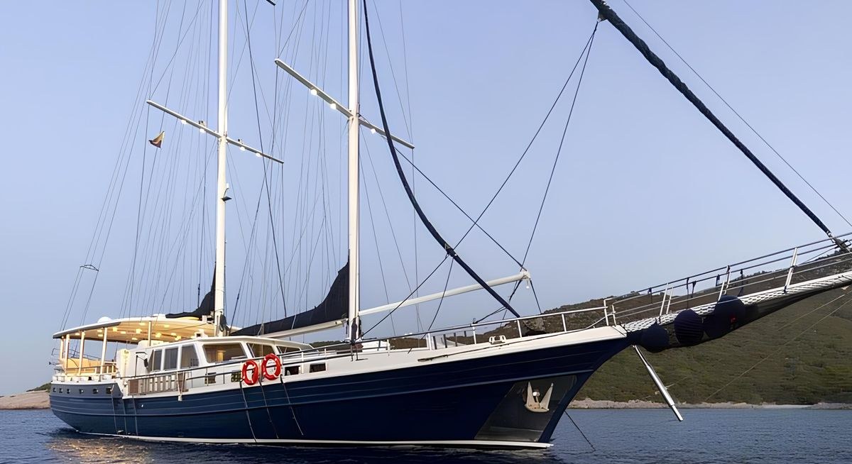 THE BLUE SEA yacht charter 1
