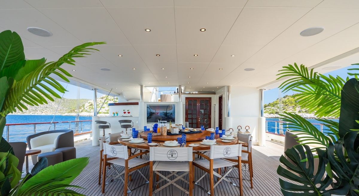 THE LANGLEY yacht charter 4