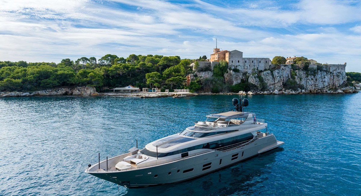 تأجير يخت THE PALM YACHT CHARTER