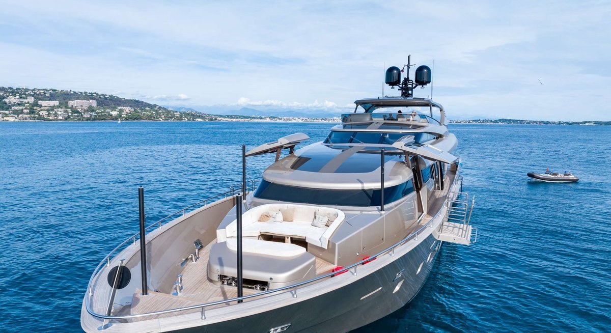 THE PALM yacht charter 2