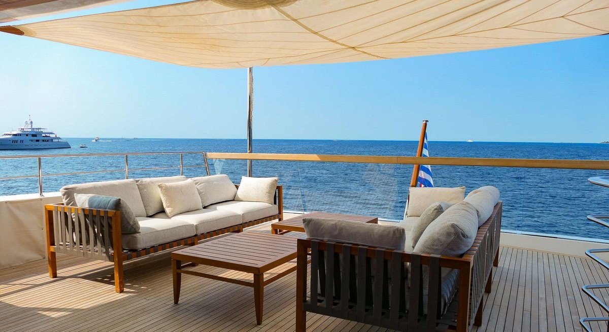 TINY WAVE yacht charter 3