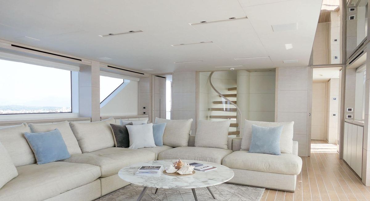 TINY WAVE yacht charter 5