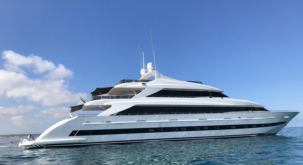 Yacht charter VILLA SUL MARE YACHT CHARTER