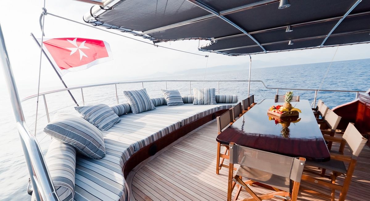 VITA DOLCE yacht charter 3