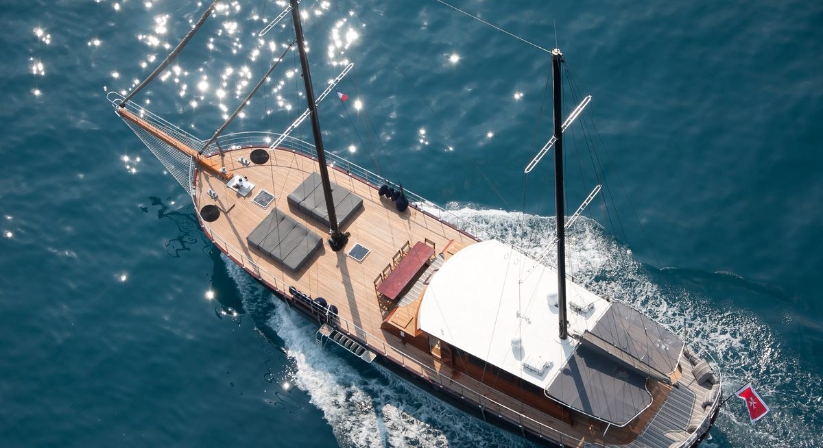 VITA DOLCE YACHT CHARTER yacht charter
