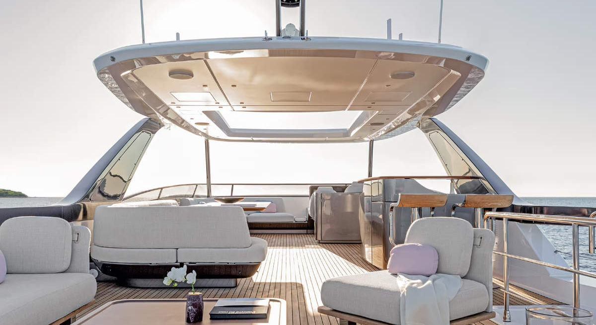 VIVA II yacht charter 3
