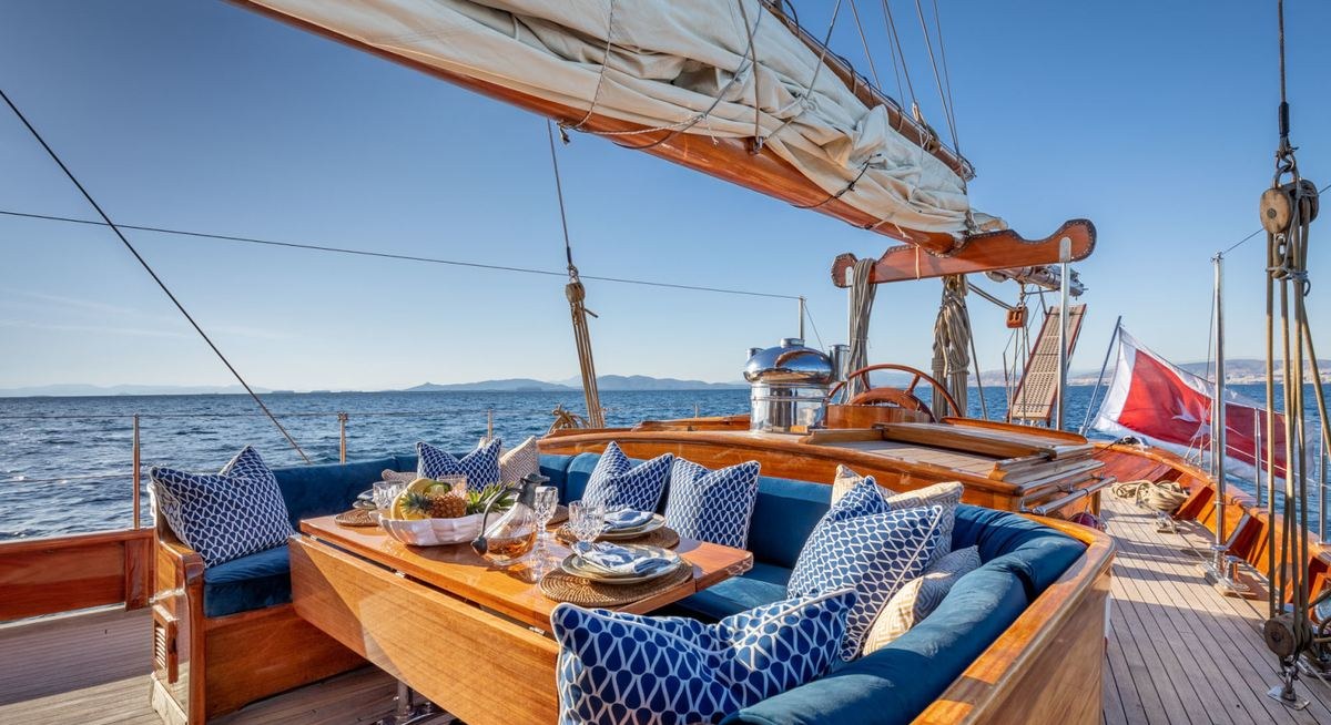 WEATHERBIRD yacht charter 4