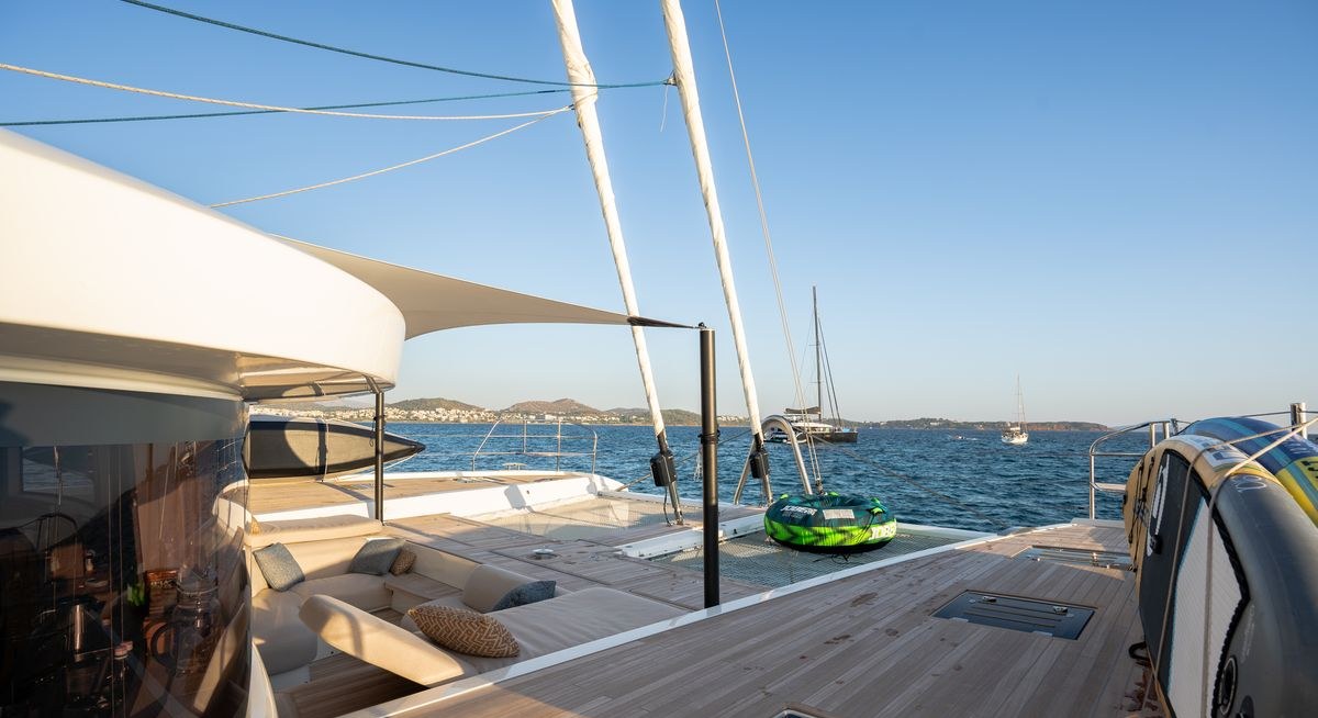 تأجير يخت WHITE CAPS YACHT CHARTER