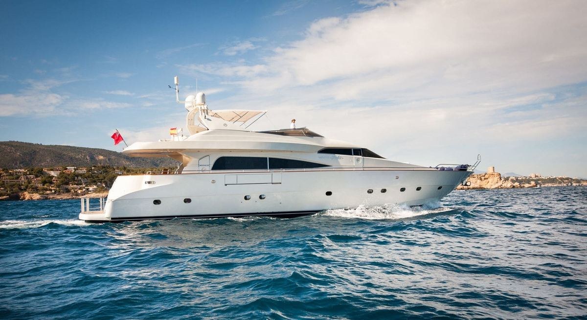 WHITE FANG yacht charter 1