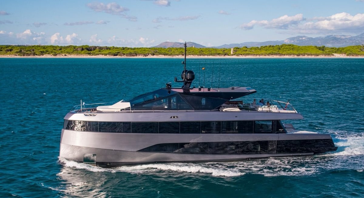تأجير يخت WHY200 YACHT CHARTER