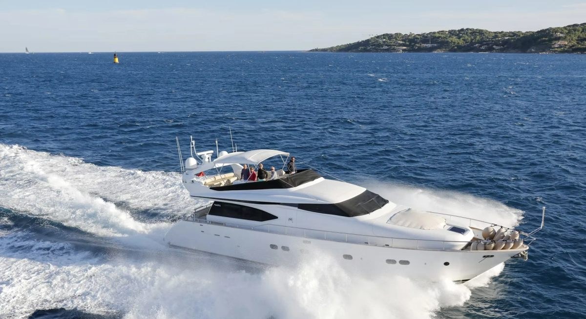 تأجير يخت YAKOS YACHT CHARTER