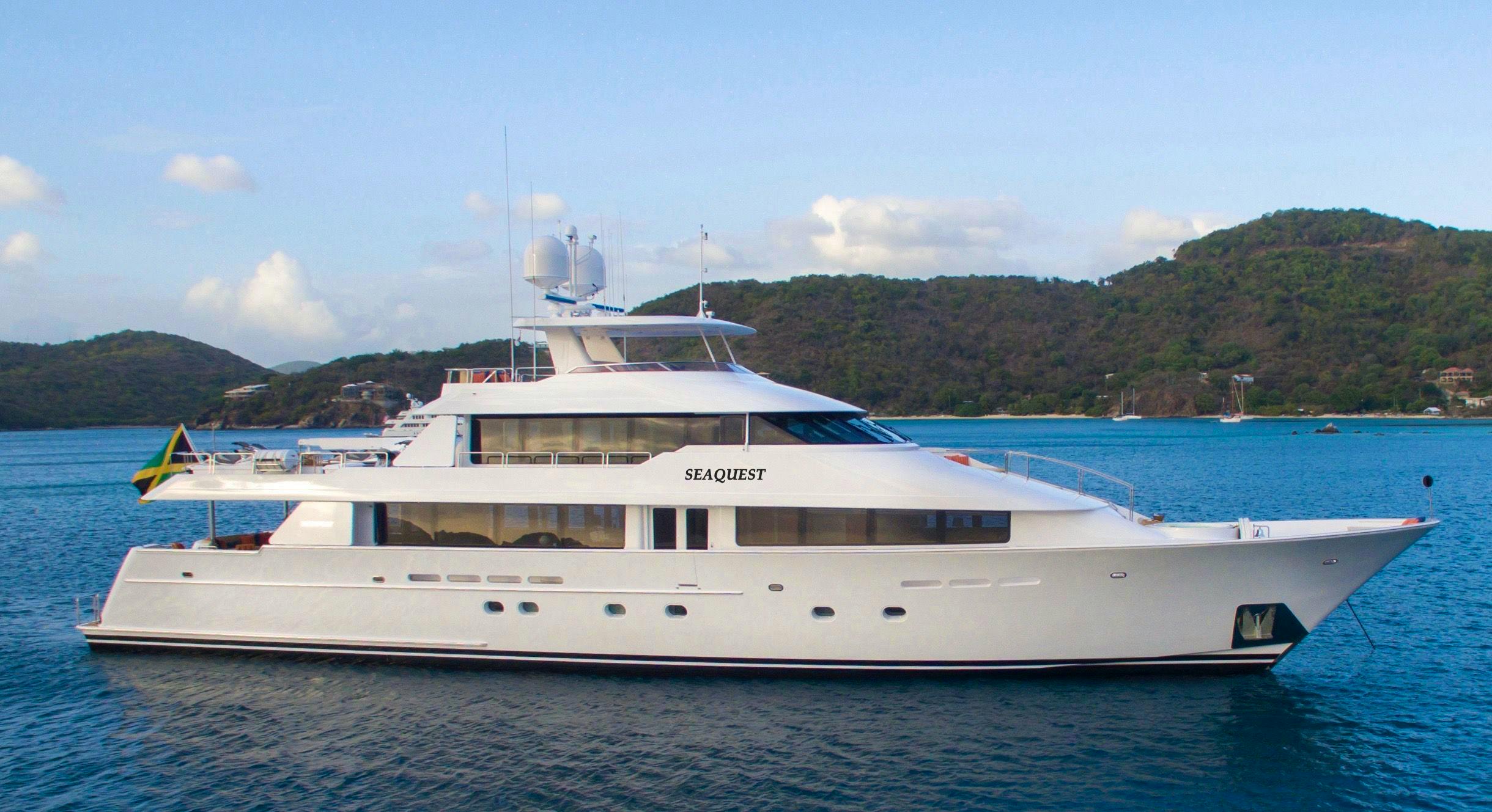 Yacht charter YOLO YACHT CHARTER